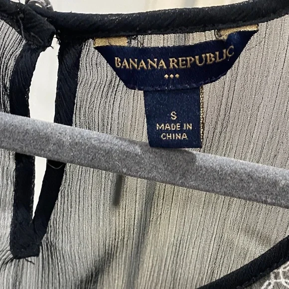 Banana Republic Womans Small Sheer Black and Gray Patterned Blouse - Picture 3 of 4